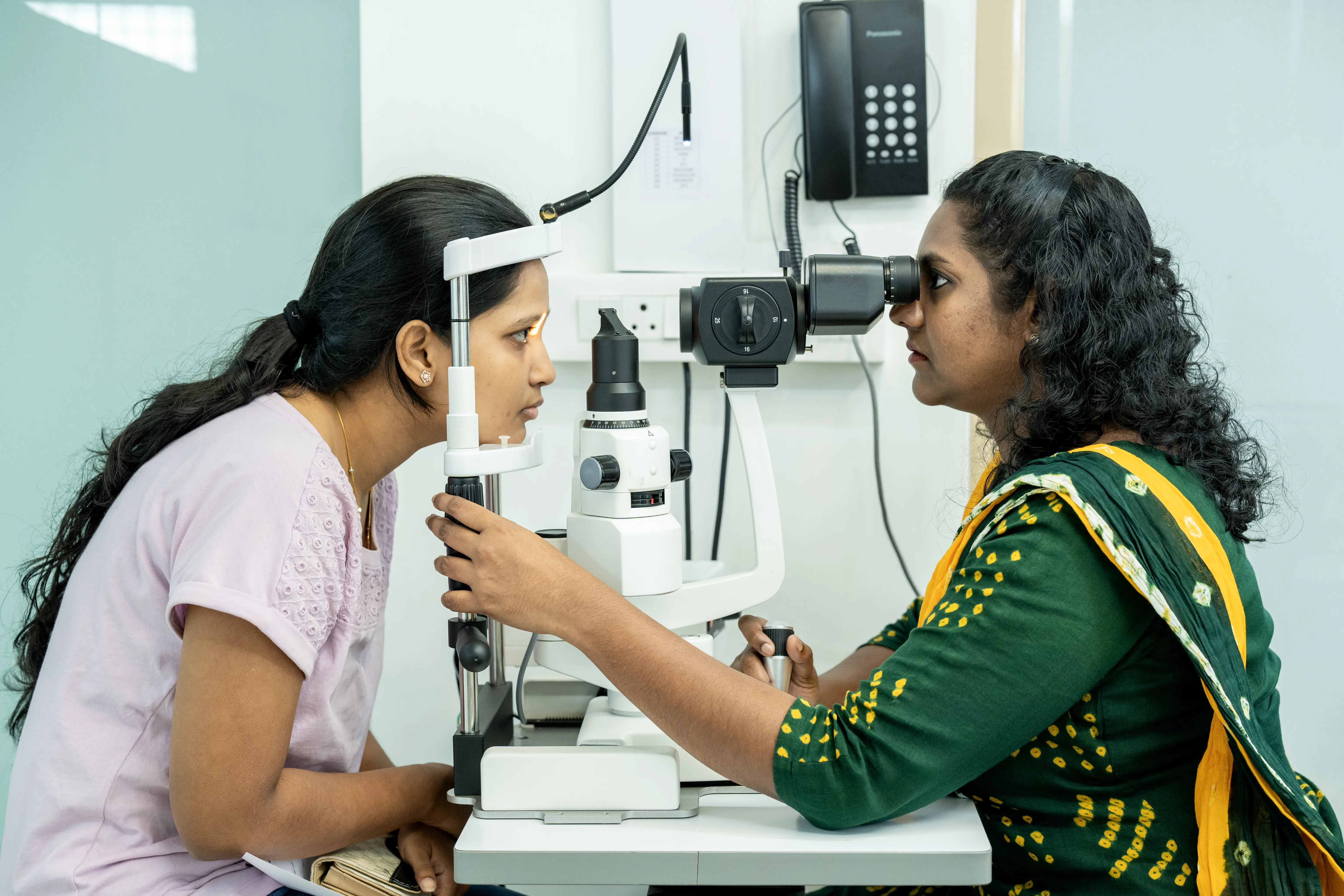 Specialist surgeon performing a microsurgical cataract removal procedure in Thrissur